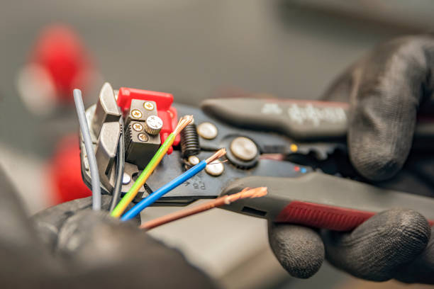 Best Affordable Emergency Electrician  in Durant, MS